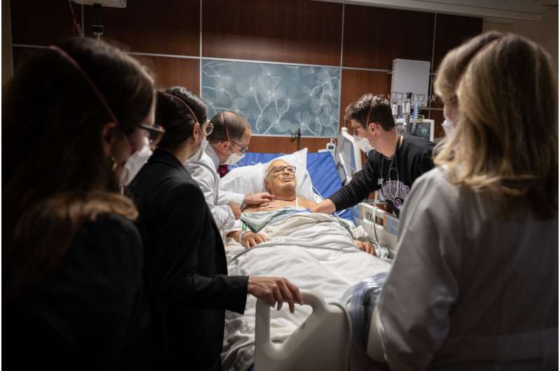 Six strategies to reinvigorate the doctor-patient bedside encounter